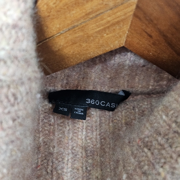 Cozy Women's Sweater in Soft Beige - Picture 5 of 6